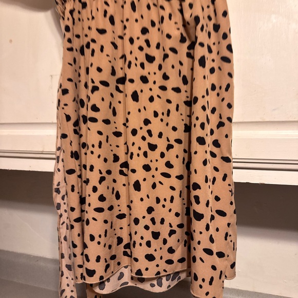 Elegant Tan and Black Asymmetrical Dress - Picture 4 of 5